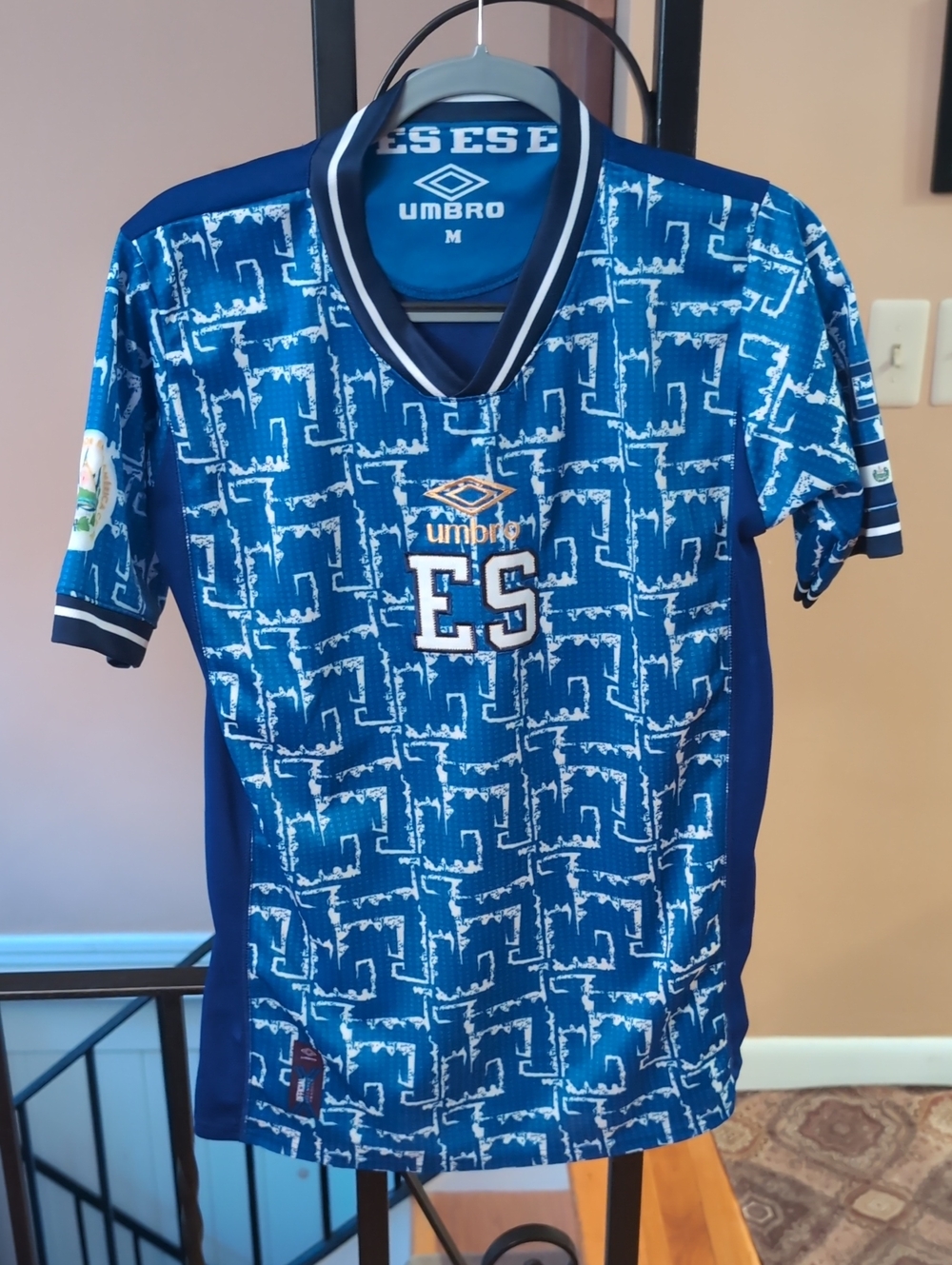 Official Umbro El Salvador Pre-Match Soccer Jersey 2023/2024 - Size M